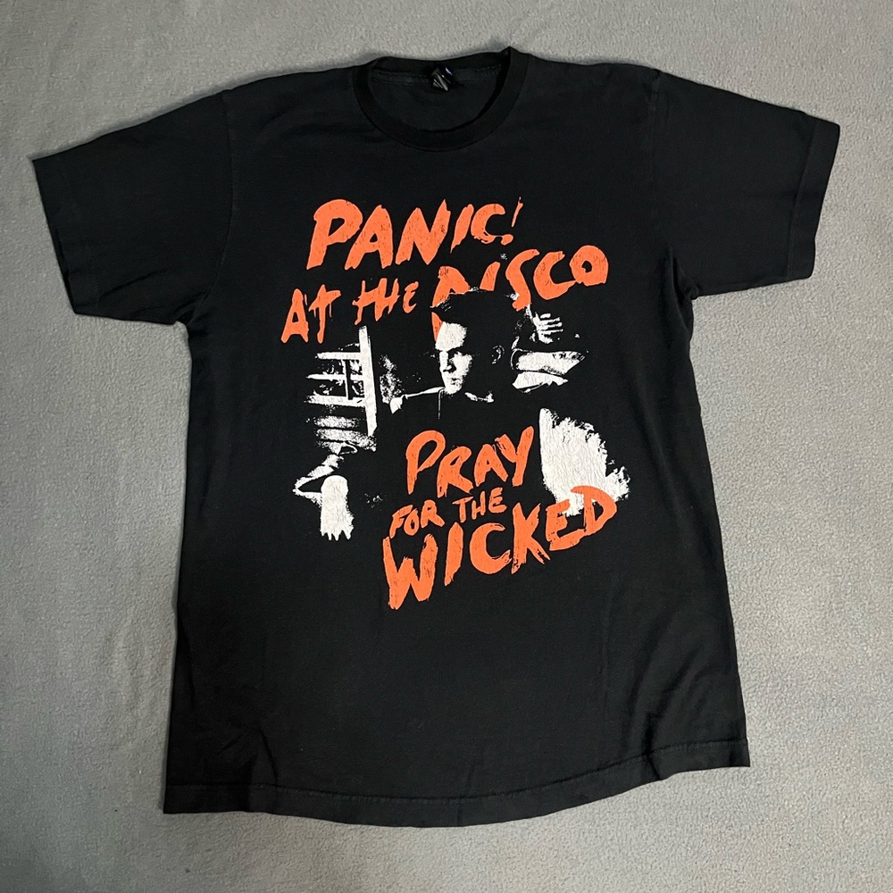 Gildan Black and Orange Short Sleeve Tee